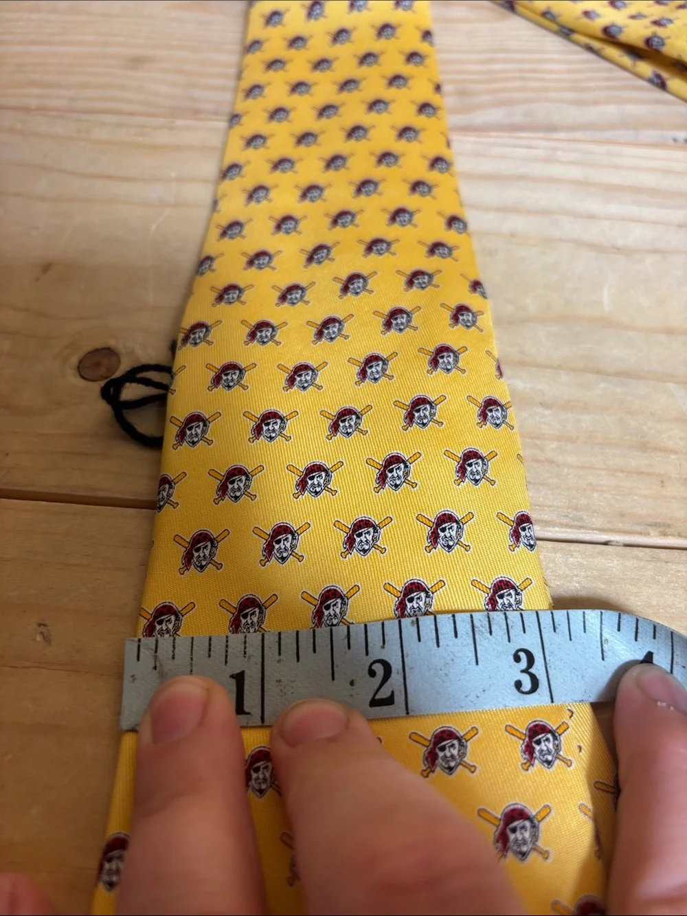 Vineyard Vines Pittsburg Pirates neck tie